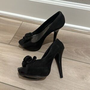 GUC Pin Up Couture Brand Black Rose Rosette High Heels Size 8 Used